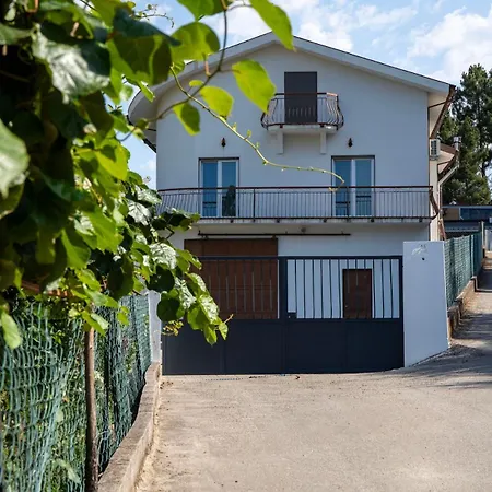 Nyaraló Refugio Do Varosa *